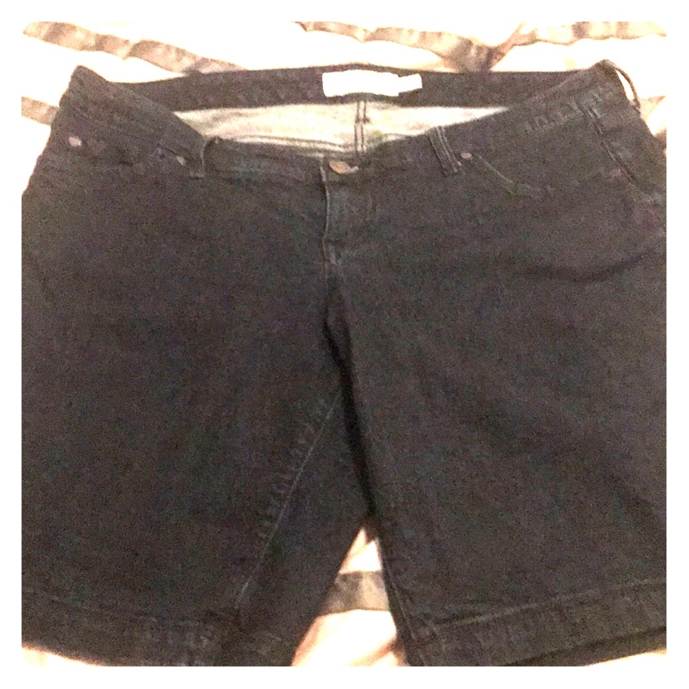 Torrid Shorts with back pockets, size 16